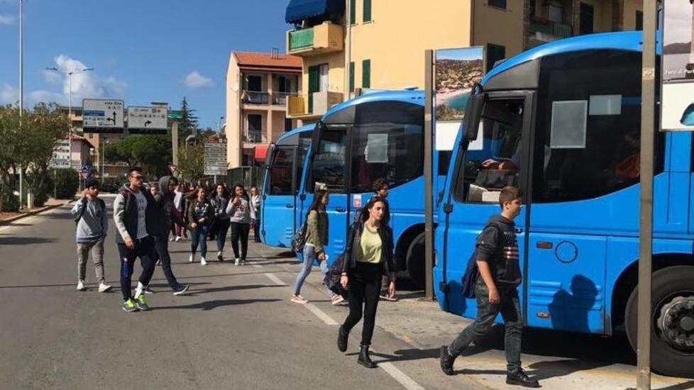Poche corse, bus inadeguati «Torniamo a parlare di orari»