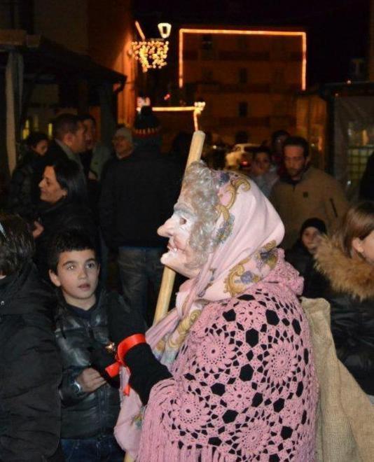 Troppi contagi, stop al canto dei Befanotti