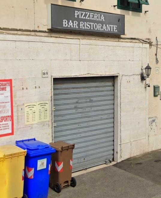 Rapinatori puntano il coltello contro i titolari della pizzeria 