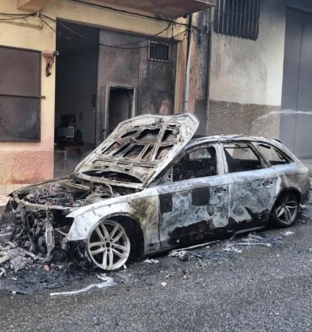 Incendiata la macchina del figlio di un killer in forza ai Grande Aracri 