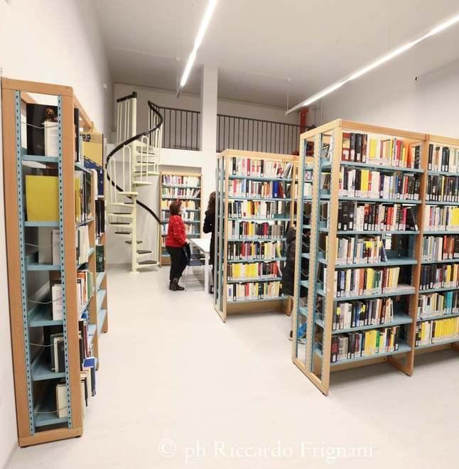 La biblioteca inaugura con i piccoli lettori 