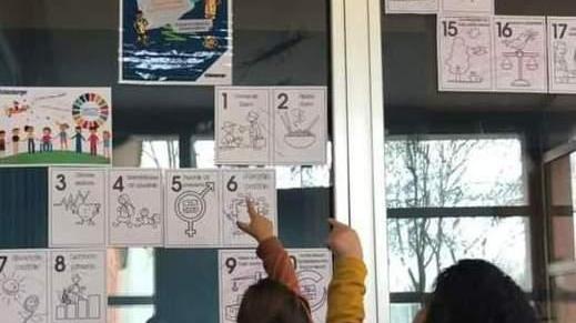 Imparare divertendosi I bambini del nido a lezione di ambiente