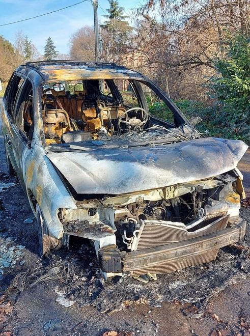 Incendio auto all’ex Fazenda