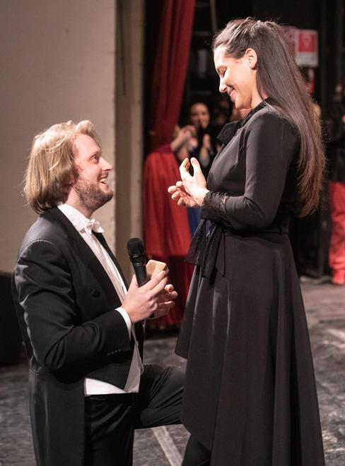 Per l’orchestra Senzaspine bis romantico al Duse con proposta di matrimonio