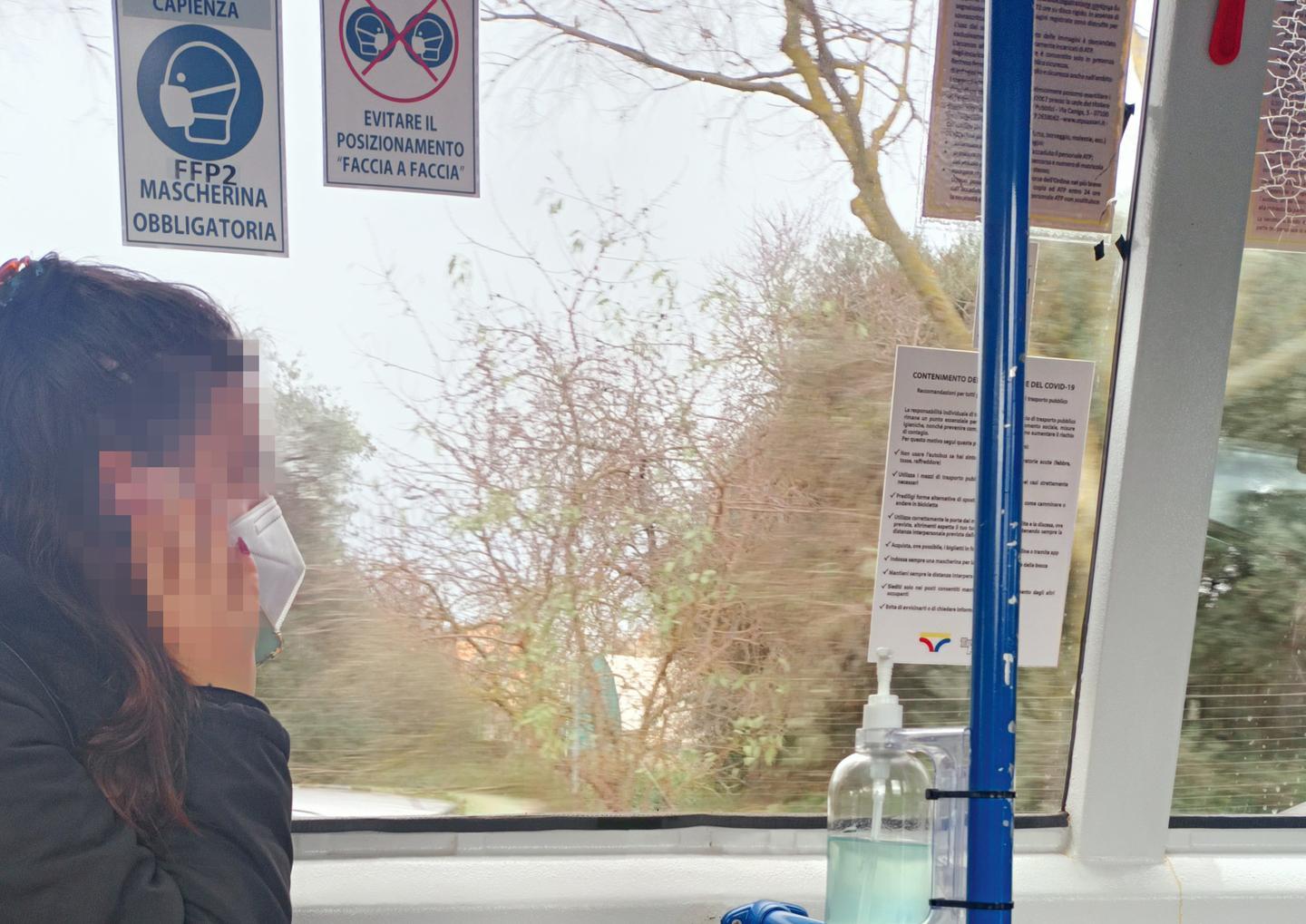 Viaggio in città a bordo dei bus: tutti con la Ffp2 