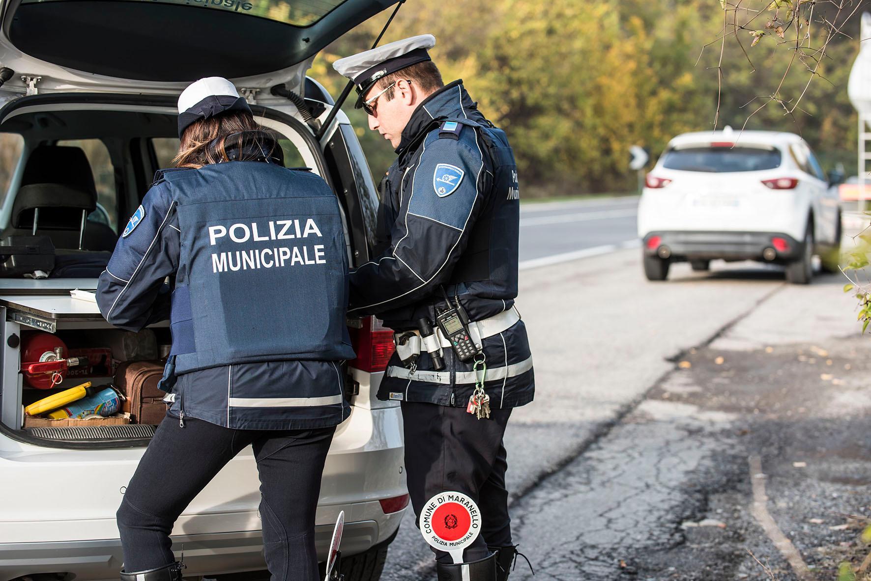 Vignola. Ruba soldi in chiesa, inseguito e arrestato dalla polizia locale 