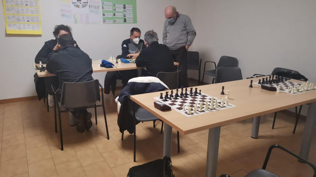 Un momento del torneo di scacchi