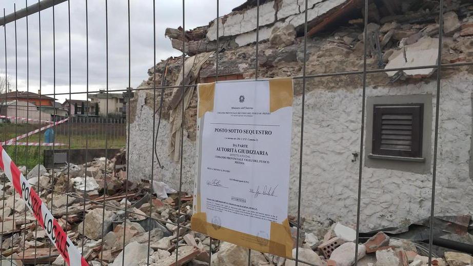 Casa distrutta dall’esplosione Si indaga per disastro colposo