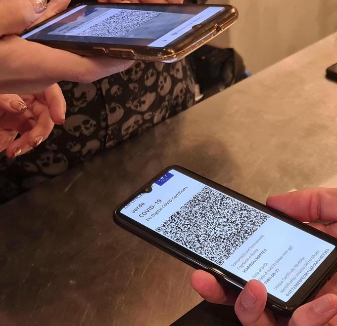 In centinaia a ballare al circolo Scatta la chiusura per 15 giorni