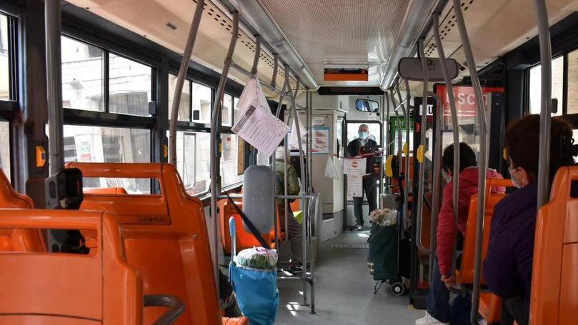 L’autista offesa da un gruppo di ragazzi «Aveva chiesto di mettere la mascherina»