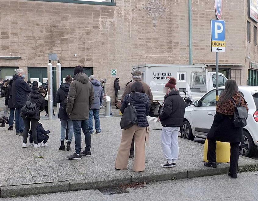 Una caccia al tesoro per le Ffp2 Le farmacie chiedono rifornimenti 