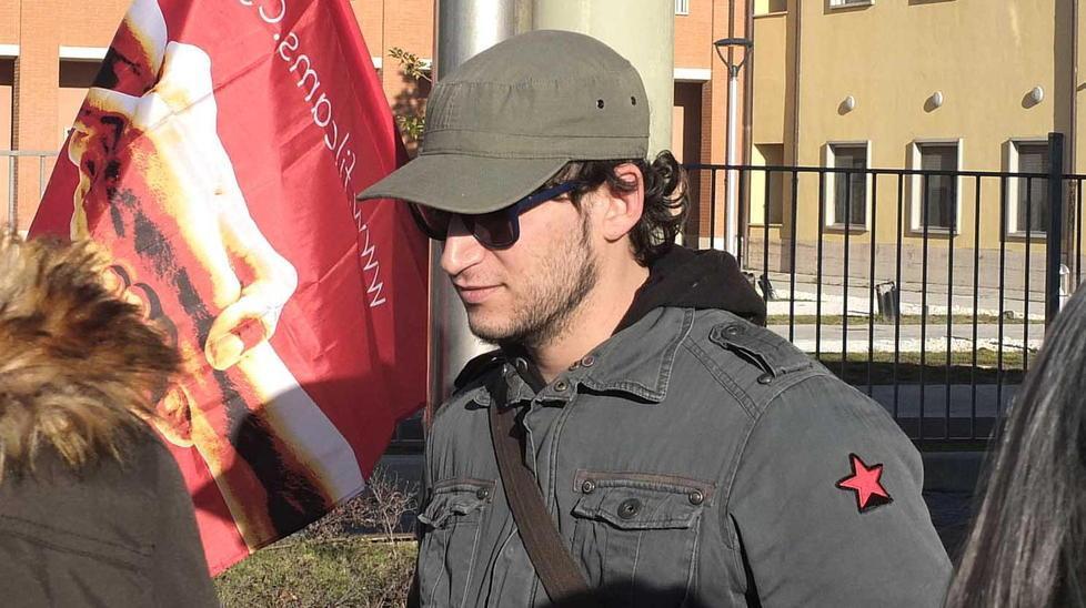 Simone Casella, 27 anni, licenziato dall’istituto di vigilanza privata Worsp