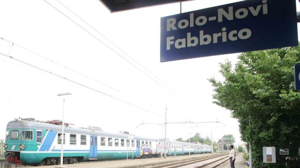 Saliti senza mascherine insultano il capotreno e intervengono i vigili