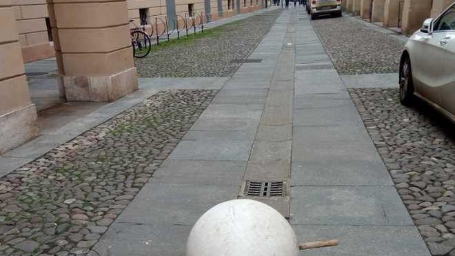 Via Goldoni presa di mira da un gruppo di vandali