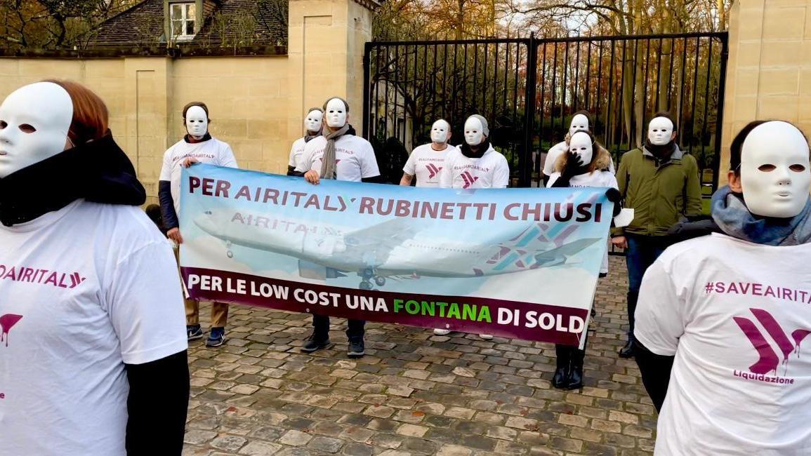 Olbia, cig scaduta per i lavoratori Air Italy: "La politica ci ha dimenticato"