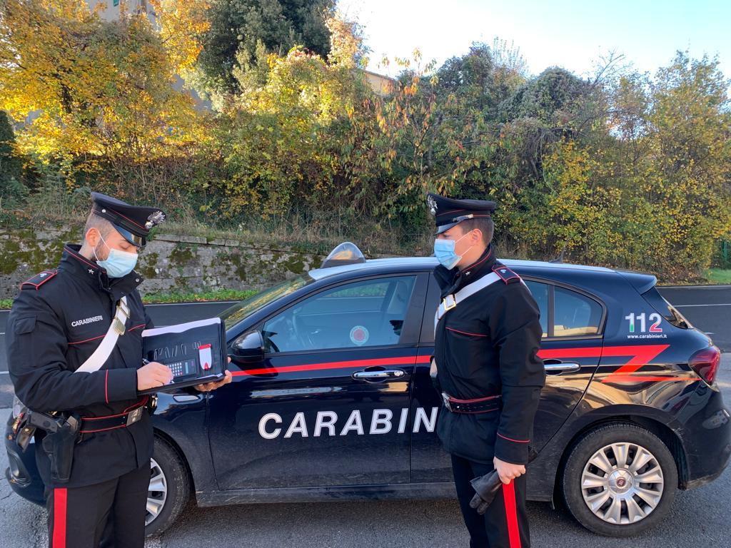 Il dramma di Pitigliano: picchiata in casa dal compagno. La salvano i carabinieri