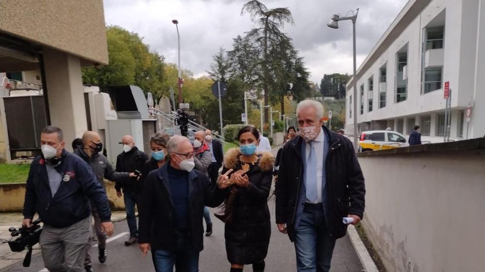 Eugenio Giani durante una visita a Careggi