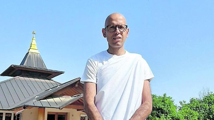 L’ex manager e navigator sardo diventa monaco buddhista