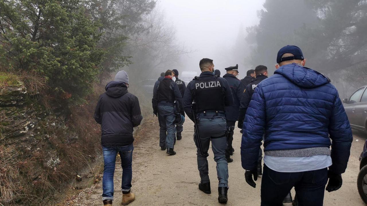 Sgomberato il rave party di Capodanno sui monti di Arezzo