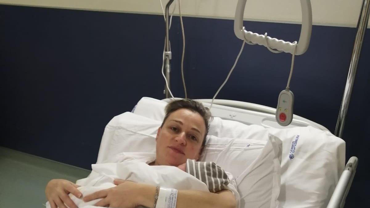 Stefania Massei con il figlio Santiago, primo nato del 2022 al San Luca di Lucca