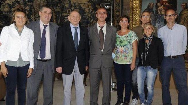 Guido Dini, il primo sulla destra, durante un evento con l’amministrazione comunale