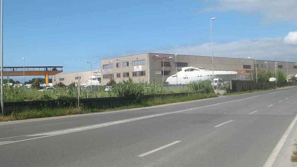 A sinistra una veduta dell’area destinata al parcheggio