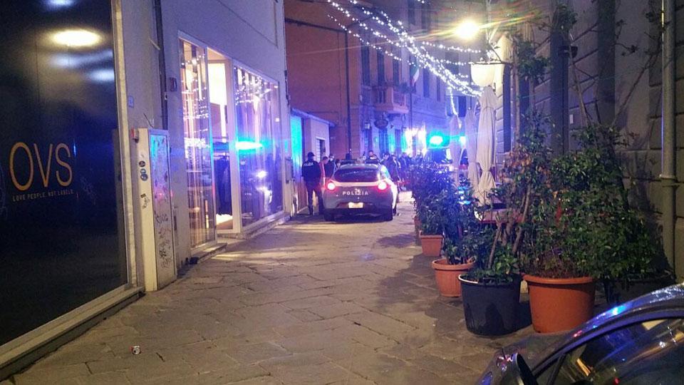 L’intervento della polizia in via Vinzaglio a Grosseto