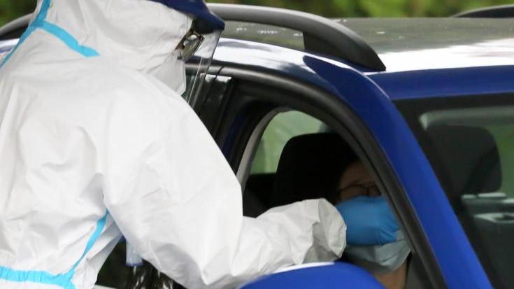 Covid, a Reggio Emilia i nuovi positivi sono 815, otto ricoveri. Morto un 79enne di Gualtieri