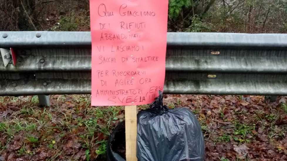 Blitz per ripulire la strada dalle discariche abusive