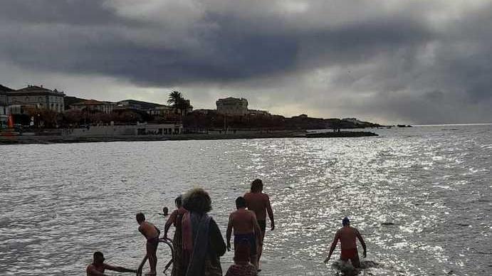 Tuffi in mare in versione soft «Tradizione rinnovata a metà»
