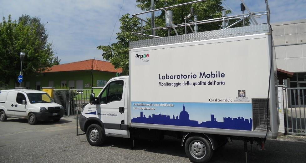 Una nuova tettoia e filtri in azienda per risolvere il problema degli odori 