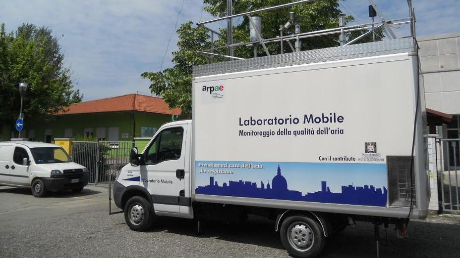 Una nuova tettoia e filtri in azienda per risolvere il problema degli odori