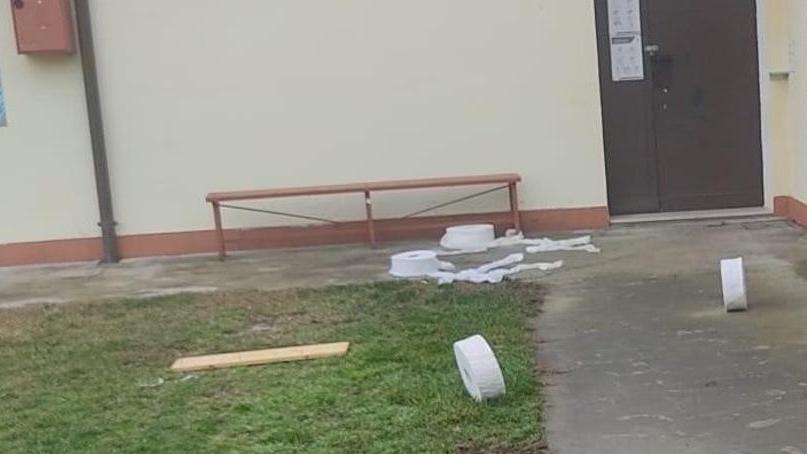 Vandalismi al campo sportivo durante la notte di Capodanno