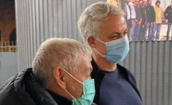 Mourinho fa visita all’Ostello della Caritas 