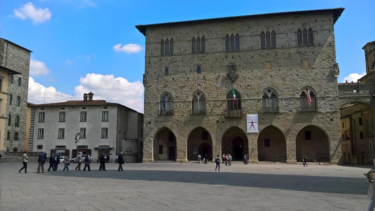 Se ne vanno altri 17 e il Comune di Pistoia rifà i conti