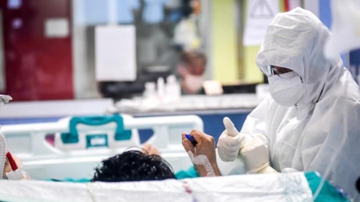 Covid, a Prato muore un uomo di 51 anni: non era vaccinato