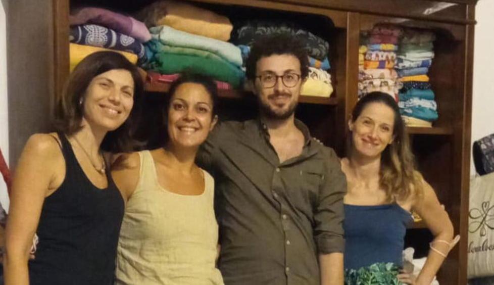 Il bimbo? Si indossa Te lo insegna Lunia «Fa bene ai piccoli e salva le mamme» 