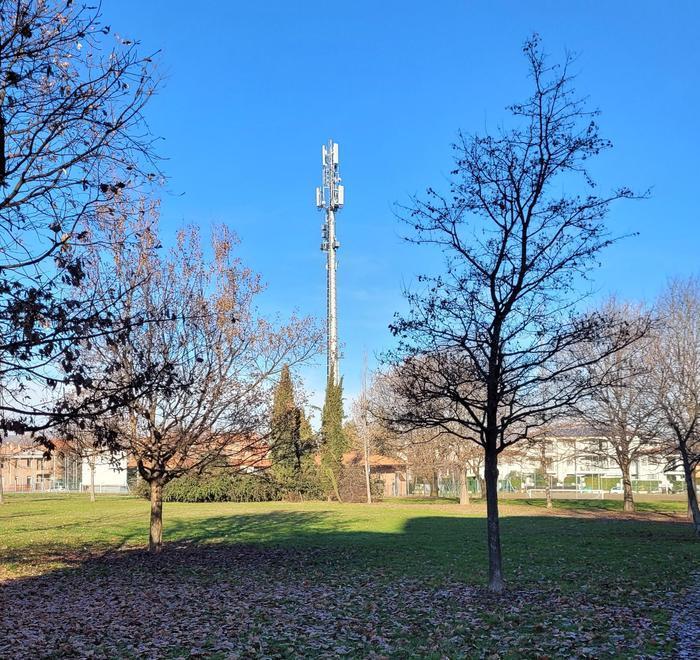 Antenna telefonica più potente All’Albero d’oro tutti in allerta 