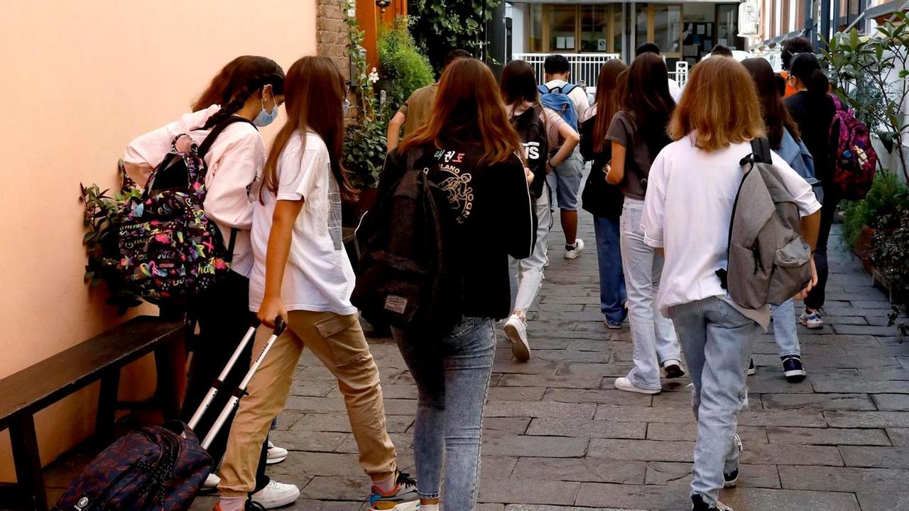 Si torna sui banchi, Governo contro le chiusure