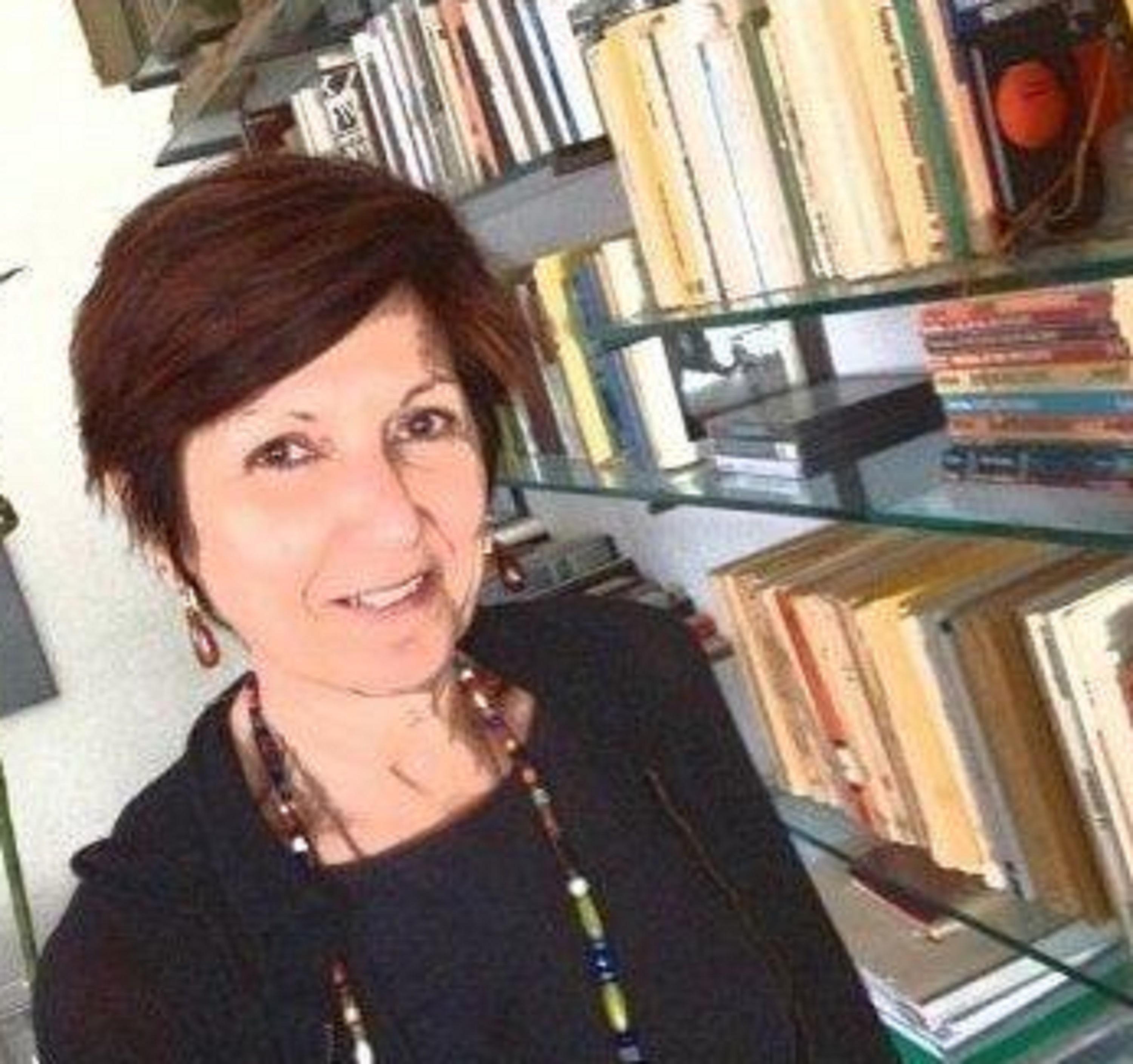Psicologa di 66 anni trovata morta in casa: «Assisteva i pazienti rinunciando ai soldi» 