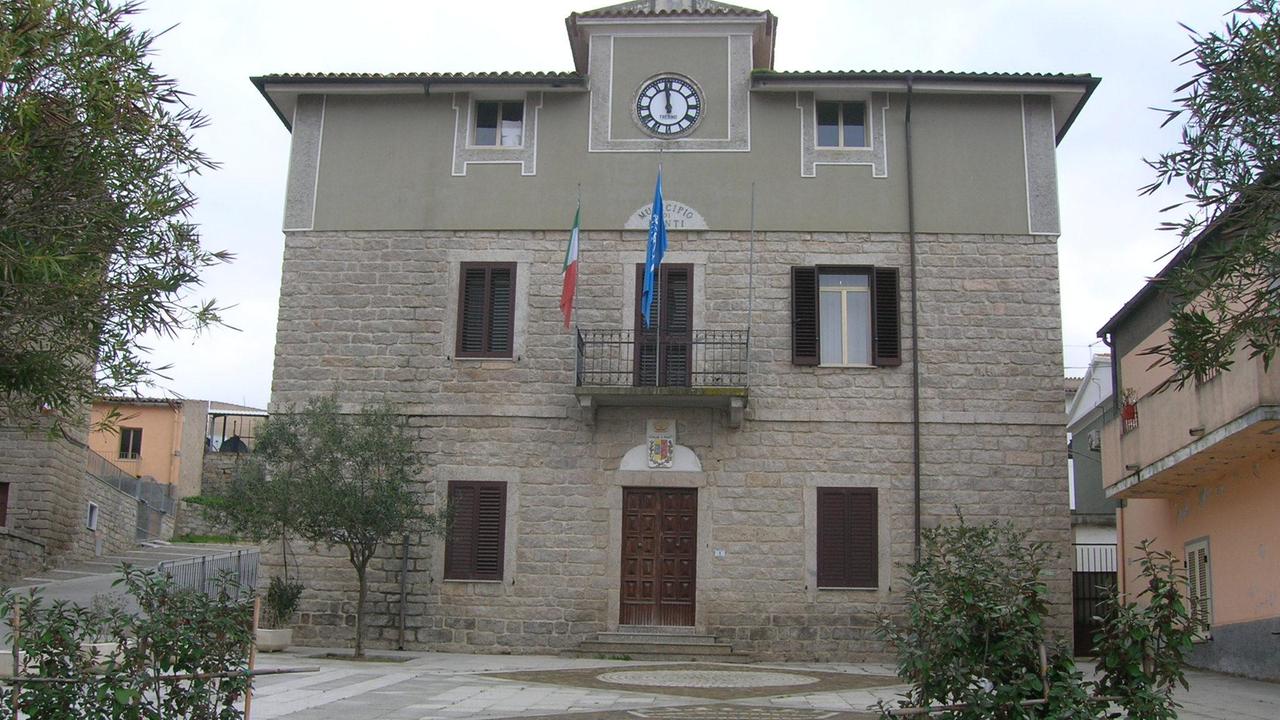 Il municipio di Monti