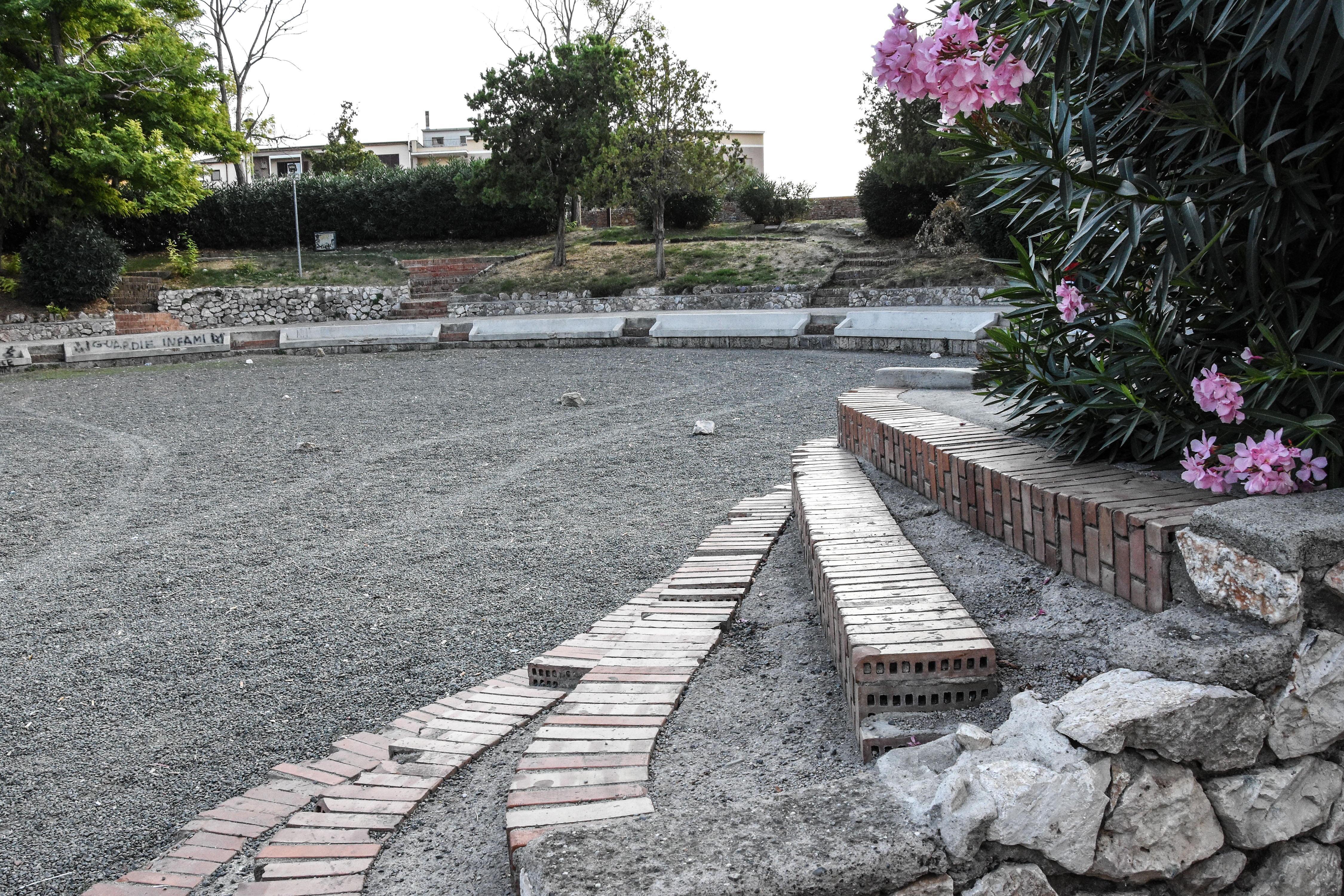 Gli agenti della polizia municipale sono stati aggrediti nell'area del bastione Cavallerizza durante un controllo per il rispetto delle norme anti-Covid (Foto AgenziaBF)