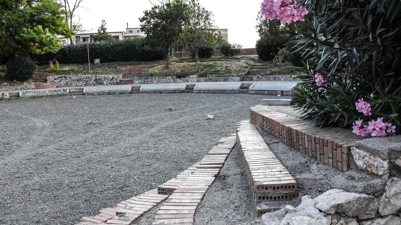 Gli agenti della polizia municipale sono stati aggrediti nell'area del bastione Cavallerizza durante un controllo per il rispetto delle norme anti-Covid (Foto AgenziaBF)
