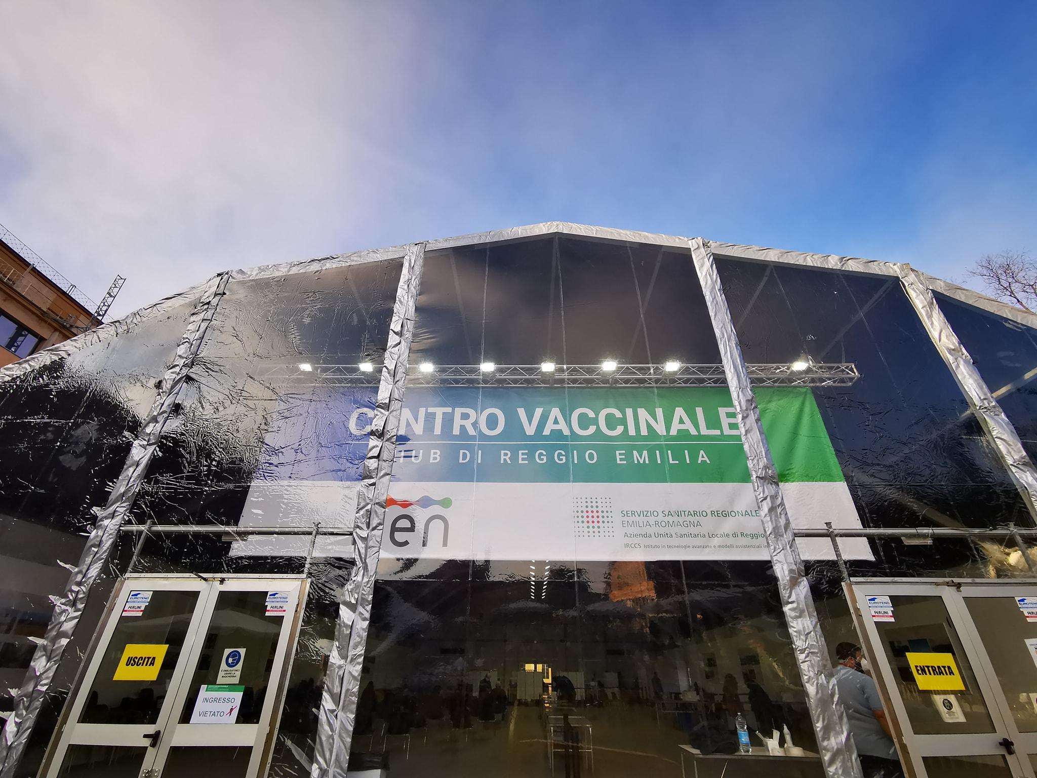 Vaccino, a Reggio Emilia e provincia accesso libero per la prima dose ai maggiorenni