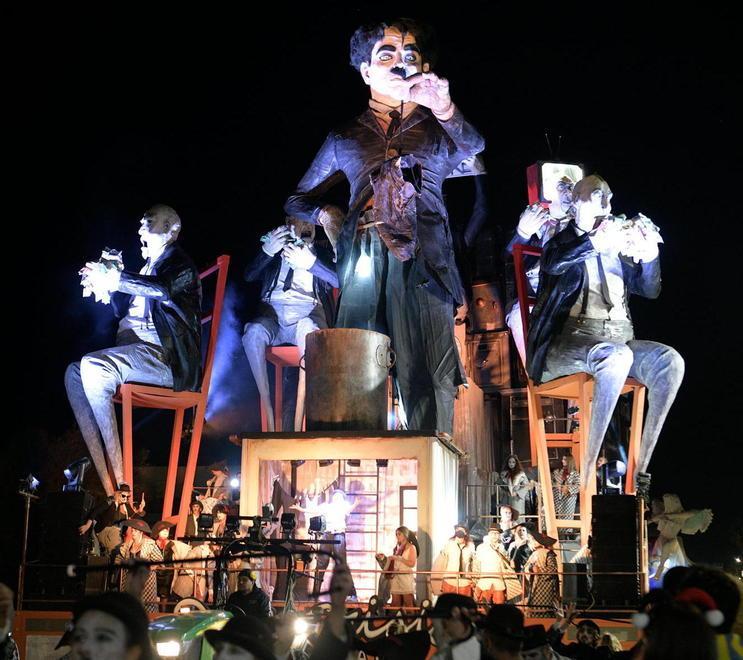 Sfilata notturna nel Carnevale autunnale 2021