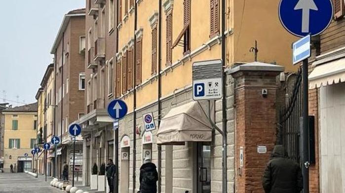 Sassuolo, ecco l’ultima in piazza Martiri: nove cartelli uguali in 100 metri