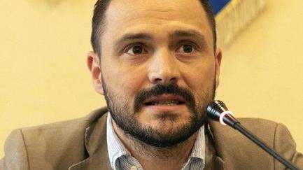 In coda alle farmacie per fare il tampone ma ora è possibile anche alle Redi