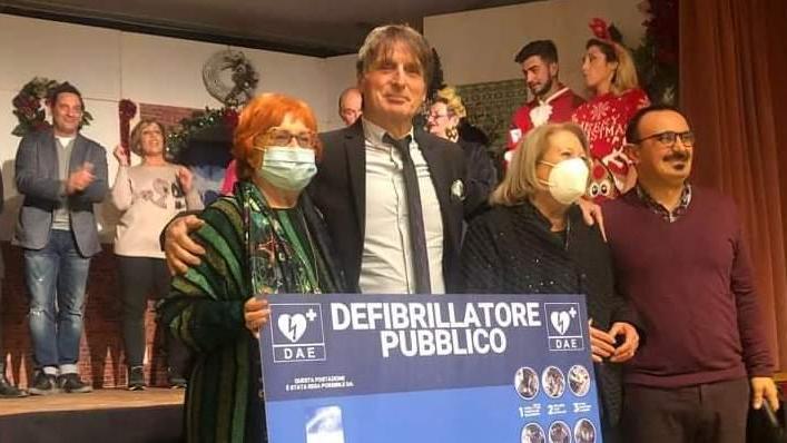 Un defibrillatore e 5mila euro in dono alla Casa del fanciullo grazie al teatro amatoriale