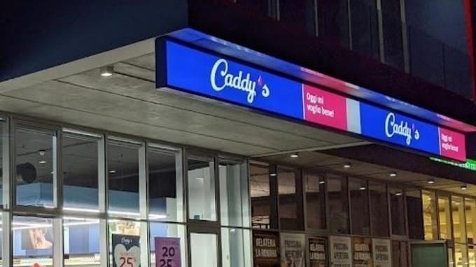 Assalto a mano armata al Caddy’s di via Tenni Il bottino è di mille euro