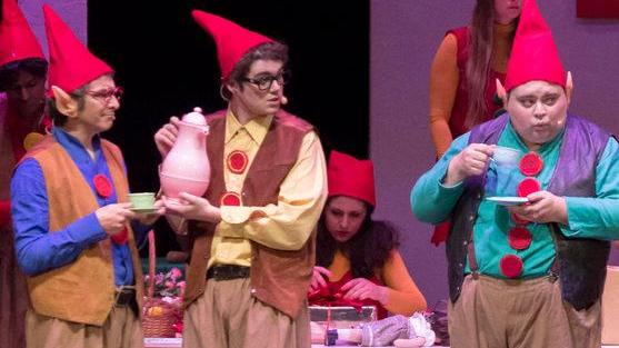 “Gli elfi di Babbo Natale” Teatro e solidarietà al Duse